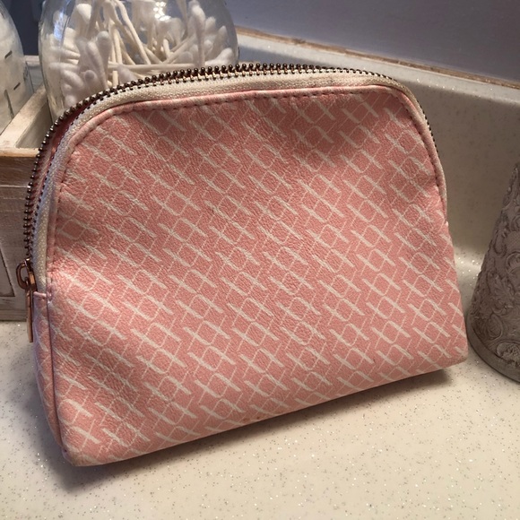 Bath and body works bundle free make up bag - Picture 3 of 3